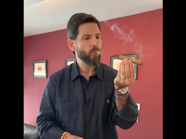 El encendido del Habano por Alex Cigar Dandy
