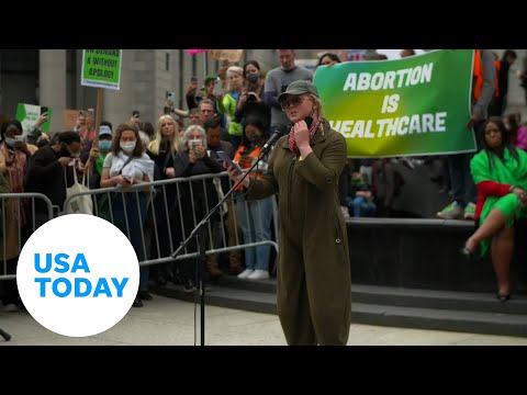 Amy Schumer, abortion rights activists rally to fight for Roe v. Wade | USA TODAY