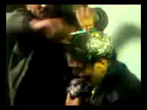 الشبيحه يقصون شعر شاب ويقومون بخلع حجاب زوجته ومن ثم قص شعرها