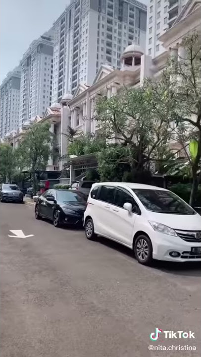 Rumah diatas mall bentuk rumah