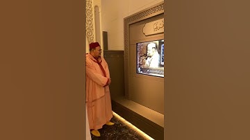 محبة الشيخ عمر القزابري تجاوزت المغرب هنا في مجمع القرآن الكريم في الشارقة