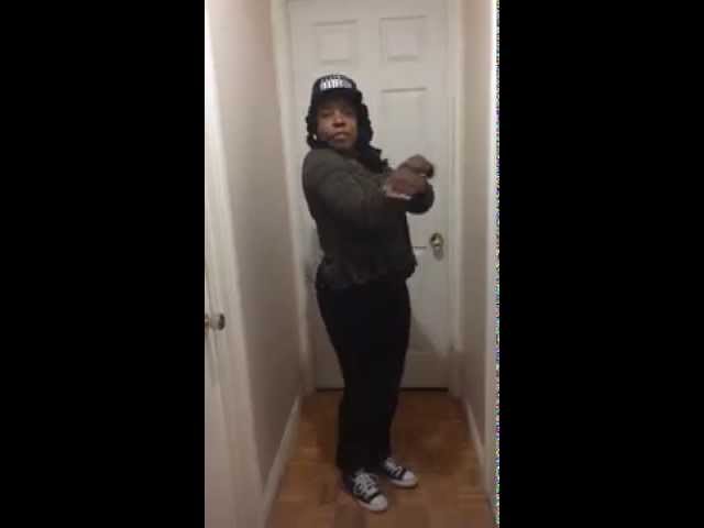 Bobby Shmurda Shmoney dance Mom #ShmoneyDance class=