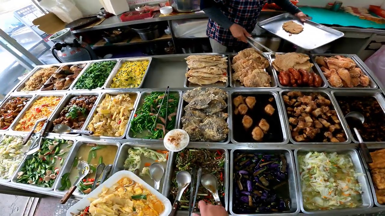 『J Y』便當系列之 又來南下湖口休息站吃圍牆外自助餐早上8點賣到晚上8點半，今天吃了95元超大豬排自助餐。😋😆😅🌤️🛣️🚚🍱🥢👀😋😘👨‍👧‍👦🥰😎💪👍🇹🇼🇹🇼🇹🇼🇹🇼🇹🇼🇹🇼