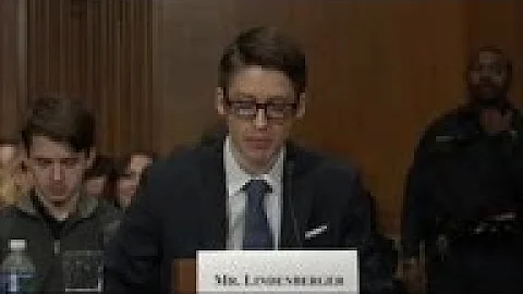 Ohio teen, son of anti-vaxxer mother, testifies