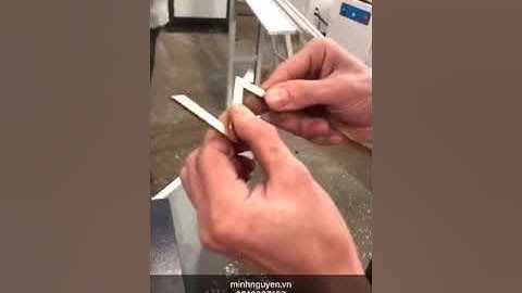 Máy cắt góc nẹp nhôm trong sản xuất nội thất