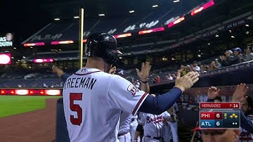 PHI@ATL: Smith ties the game with a single to left