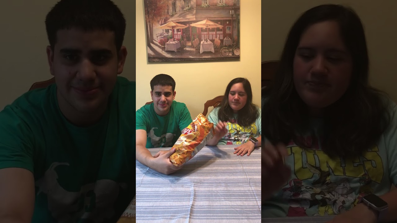 Trying Lays Bacon Grilled Cheese Flavor!