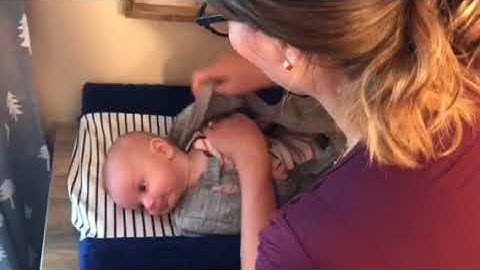 How to swaddle with woombie