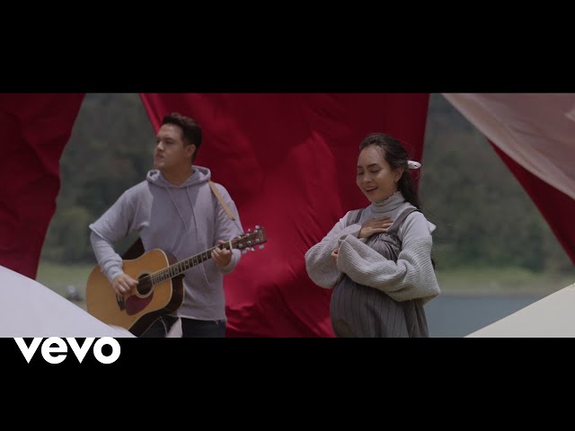 Aviwkila - Aku Atau Dia (Official Music Video) class=