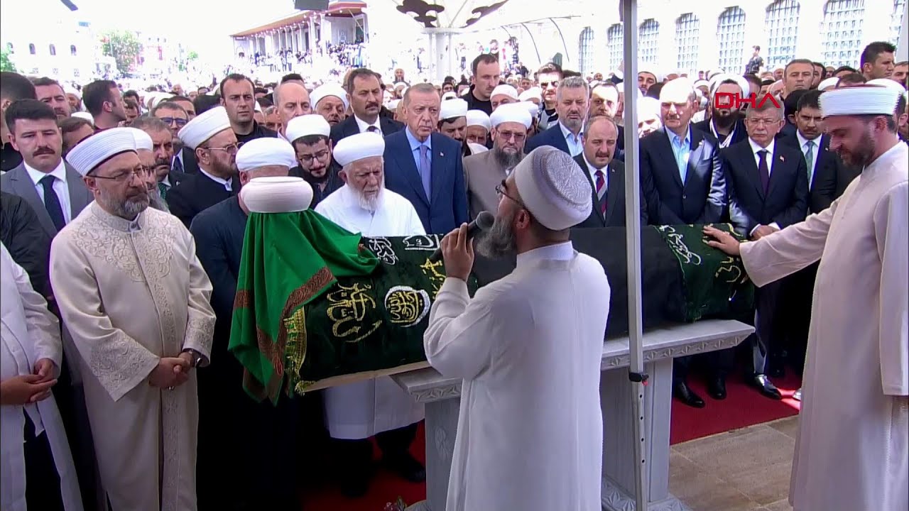 İsmailağa Cemaati lideri Mahmut Ustaosmanoğlu'nun cenazesi-Fatih Camii