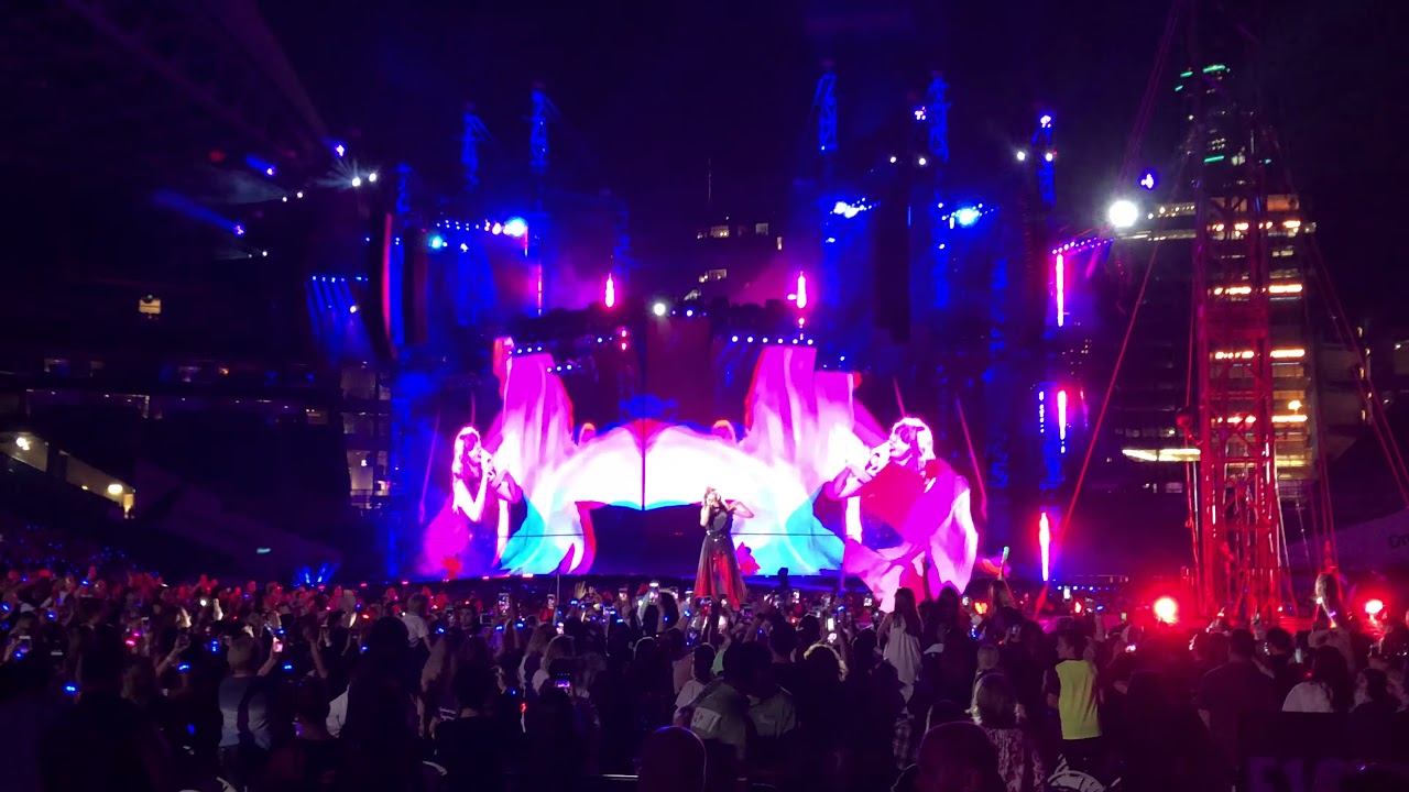 Taylor Swift   Dress Live