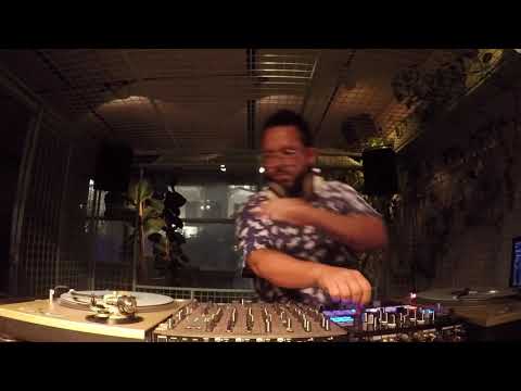 Phi Radio X ReSh SaLoOn W Doobo