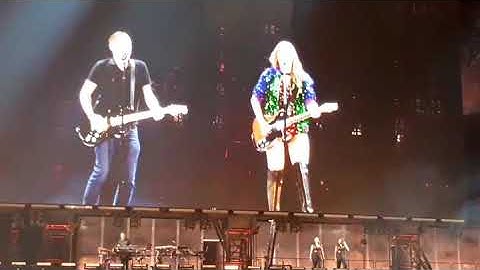 Taylor Swift and Bryan Adams singing Summer of 