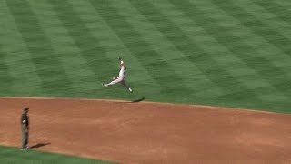 BOS@SD: Pedroia leaps to snag Myers' sharp liner