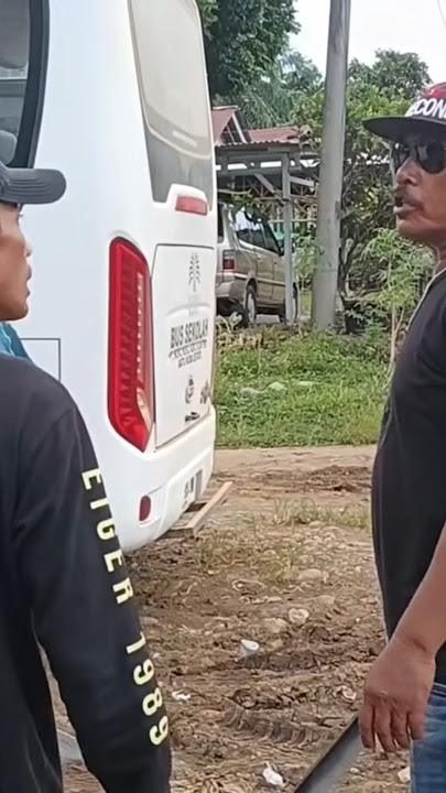 Download lagu beg4l nyonyor against bus driver