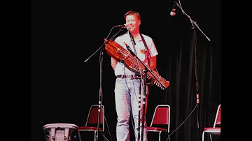 Peter Puma Hedlund performing Svardsjavisan