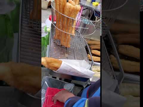 台南安南區美食好去處》憨孫ㄟ💕手工現做現炸油條-台灣街頭美食｜Chinese fried dough sticks -Taiwan street food #shorts