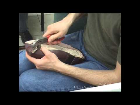 Βίντεο: Πώς να τεντώσετε παπούτσια που πιέζουν και τρίβουν - κατασκευασμένα από φυσικό, τεχνητό δέρμα και άλλα υλικά, τρόπους για να απλώσετε στο σπίτι