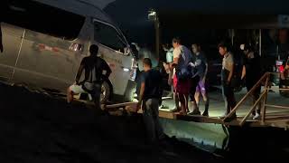 Vehículo atorado intentando cruzar el río Huallaga de noche - FINAL ESPERADO 🧐