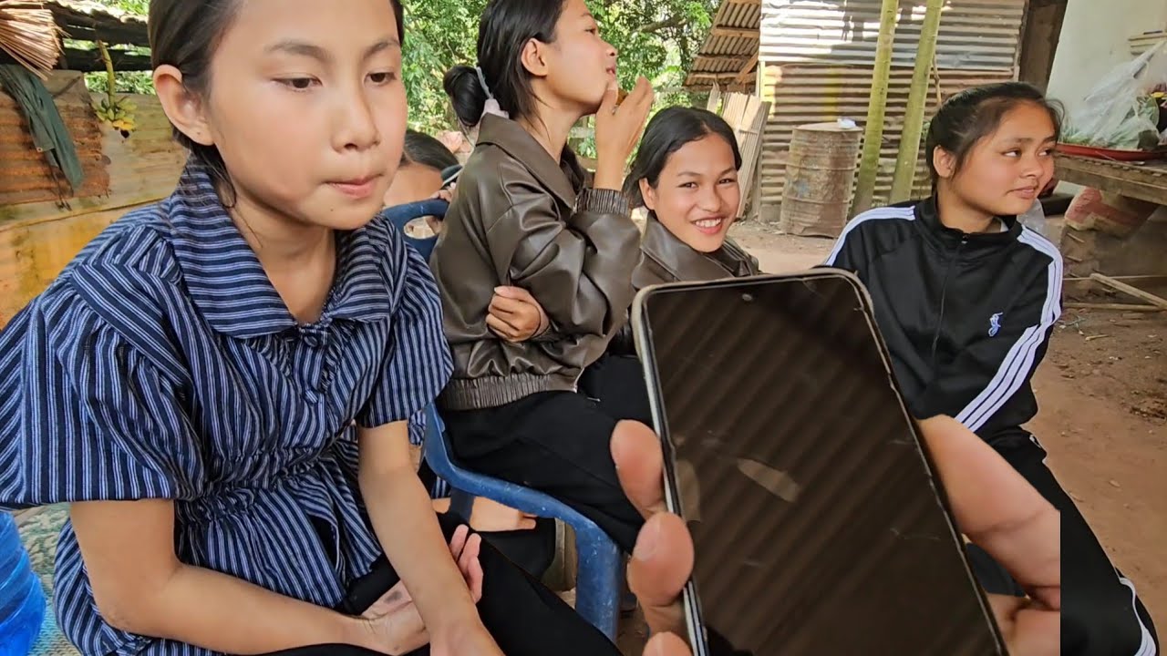 #เกิดอะไรขึ้นน้องใจดีขับรถใหม่มาถึงบ้านลุงเหิมแต่โทรศัพท์เกือบพัง สาเหตุเพราะ