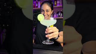 🍸🍋 ¿Cómo hacer el DAIQUIRÍ Cubano? #shorts ✅ (cóctel clásico)