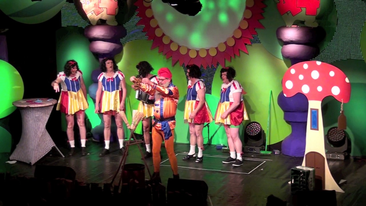 Jetzt geht's Loods: Dwerg Klungel en de 5 sneeuwwitjes. Jubileum Greune Köttelpeerkes, Denekamp.