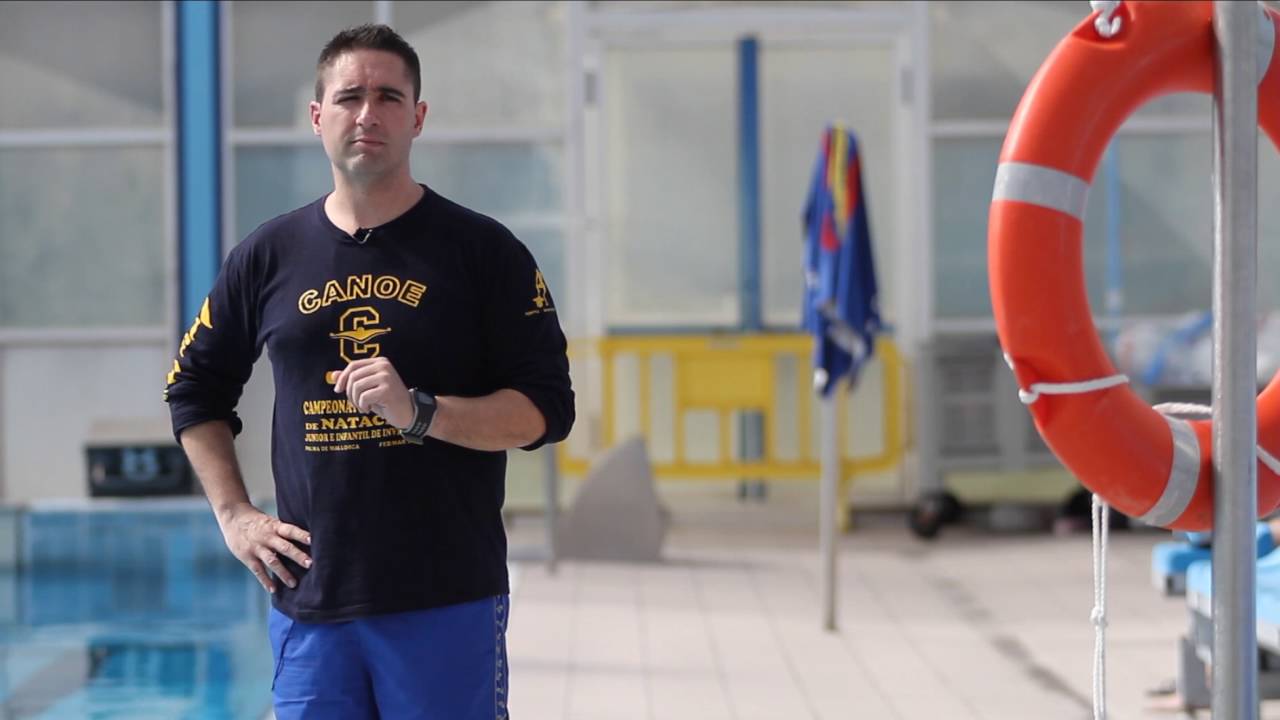 Ejercicio de técnica de natación: piernas de crol lateral http://sportlife.com.co