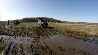 Нивы и УАЗ - Весенние катания.| Lada Niva Vs UAZ-469 spring mud.