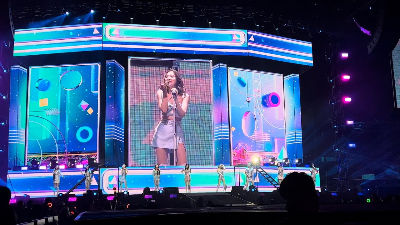 TWICE - MOONLIGHT Fancam @ Twice 4th World Tour III Los Angeles Day 1