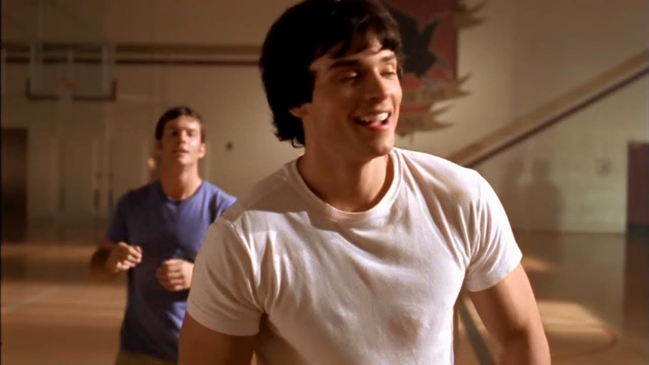 Clark Gets to Have Fun After Losing His Powers -- (Smallville - S1; E12)