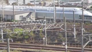 京都鉄道博物館から見たJR京都線を走る列車たち