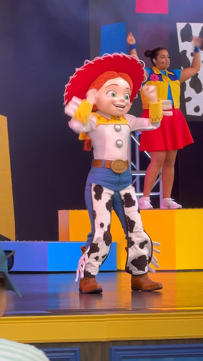 Jessie dancing to The Spice Girls #disney #disneyland #toystory #disneypark #jessie #waltdisney