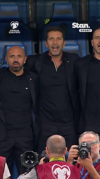 Italian national anthem BELTED out in Bergamo 🇮🇹 'Il Canto degli Italiani' #StanSportAU #WCQ