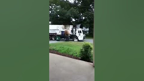 Labrie Automizer collecting sigle stream recycling