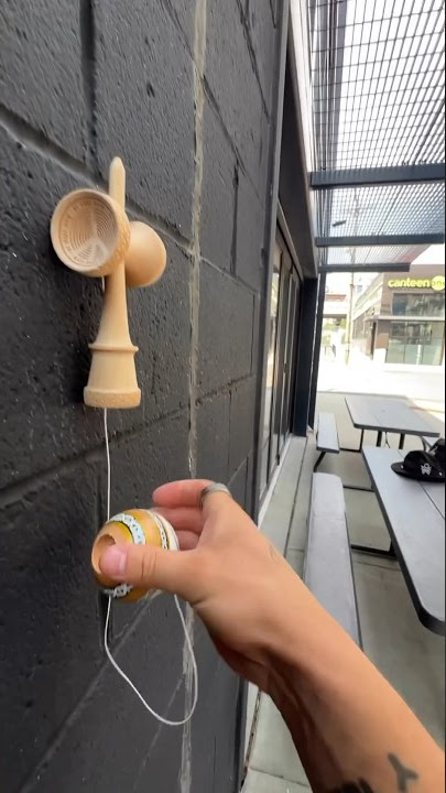HOW’D IT DO THAT?!? 😱🤯 #kendama #magic #shorts #けん玉 (Juiccy Jokerr)