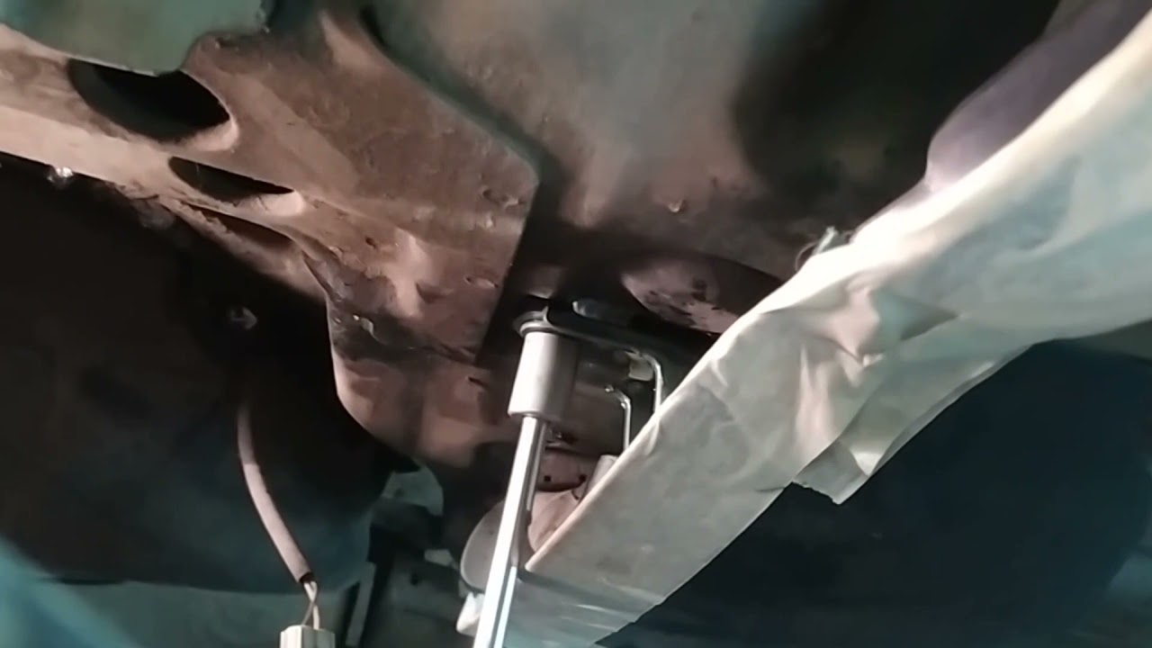 Замена петли водительской двери на Renault Megane 2. - YouTube