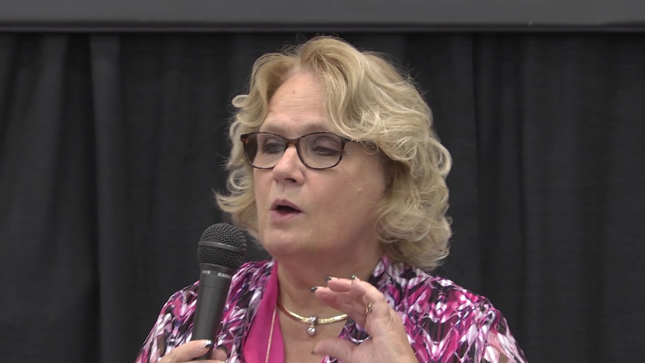 Sandra Harley Wins Elna 240 Sewing Machine at AQS QuiltWeek Grand