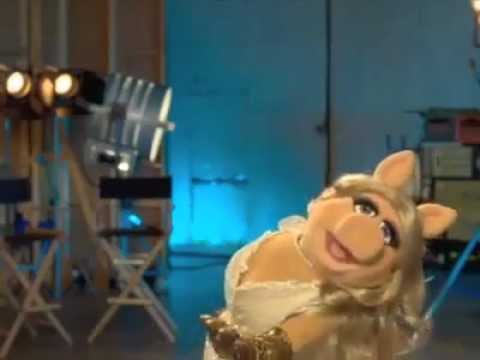 Miss Piggy - The Muppets - "Mahna Mahna"