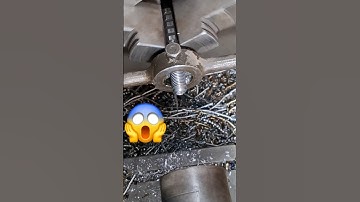 threads bit applying on lathe #mechanical #engineering #lathe #shorts #diy #project #iron #threads