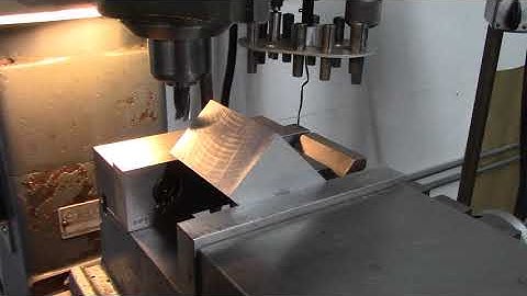 8-30-21  Clausing 8520 set up to mill a Lathe bed Indicator holder #shorts