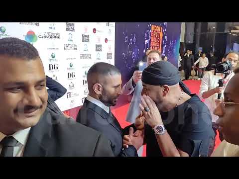 شوف رد فعل الفنان احمد سعد لما شاف عصام كاريكا علي الريد كاربت