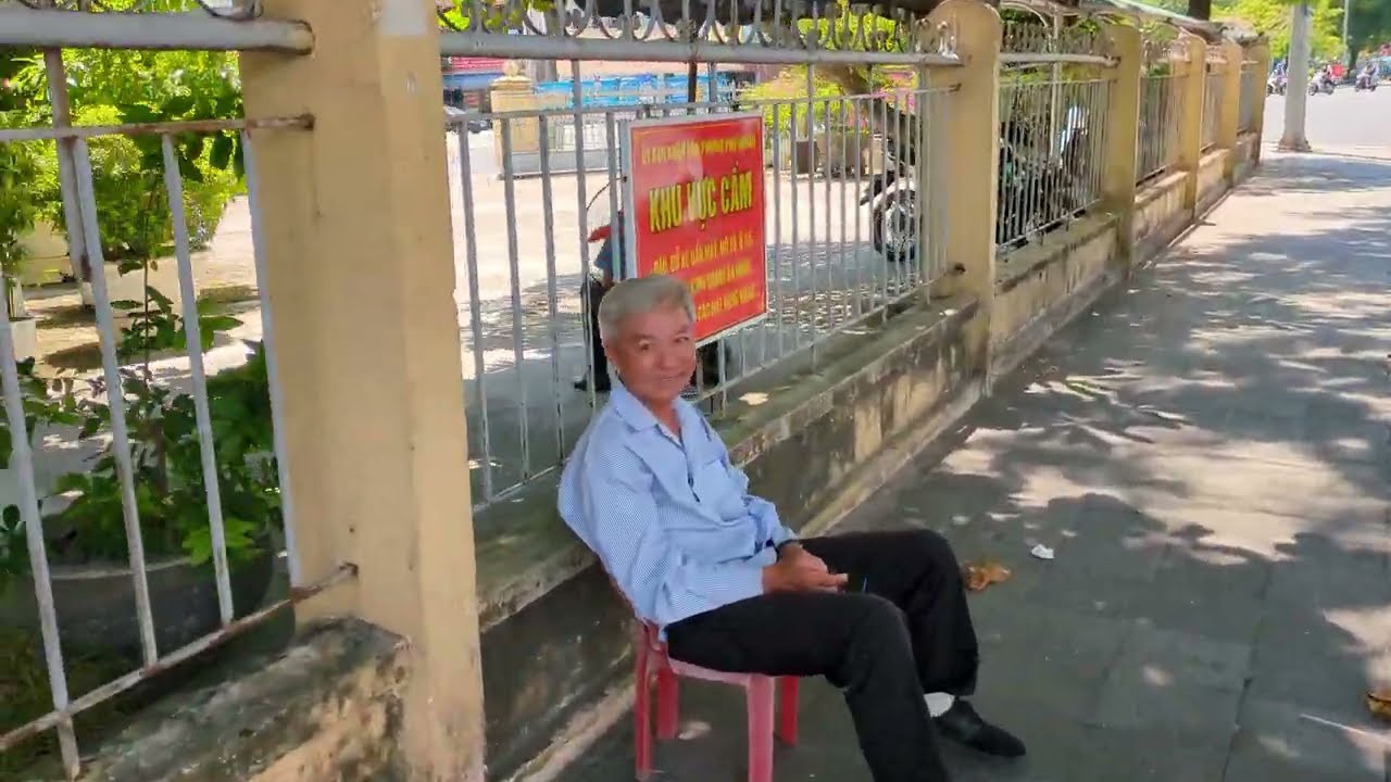 Walking around Hue, Vietnam - 4k