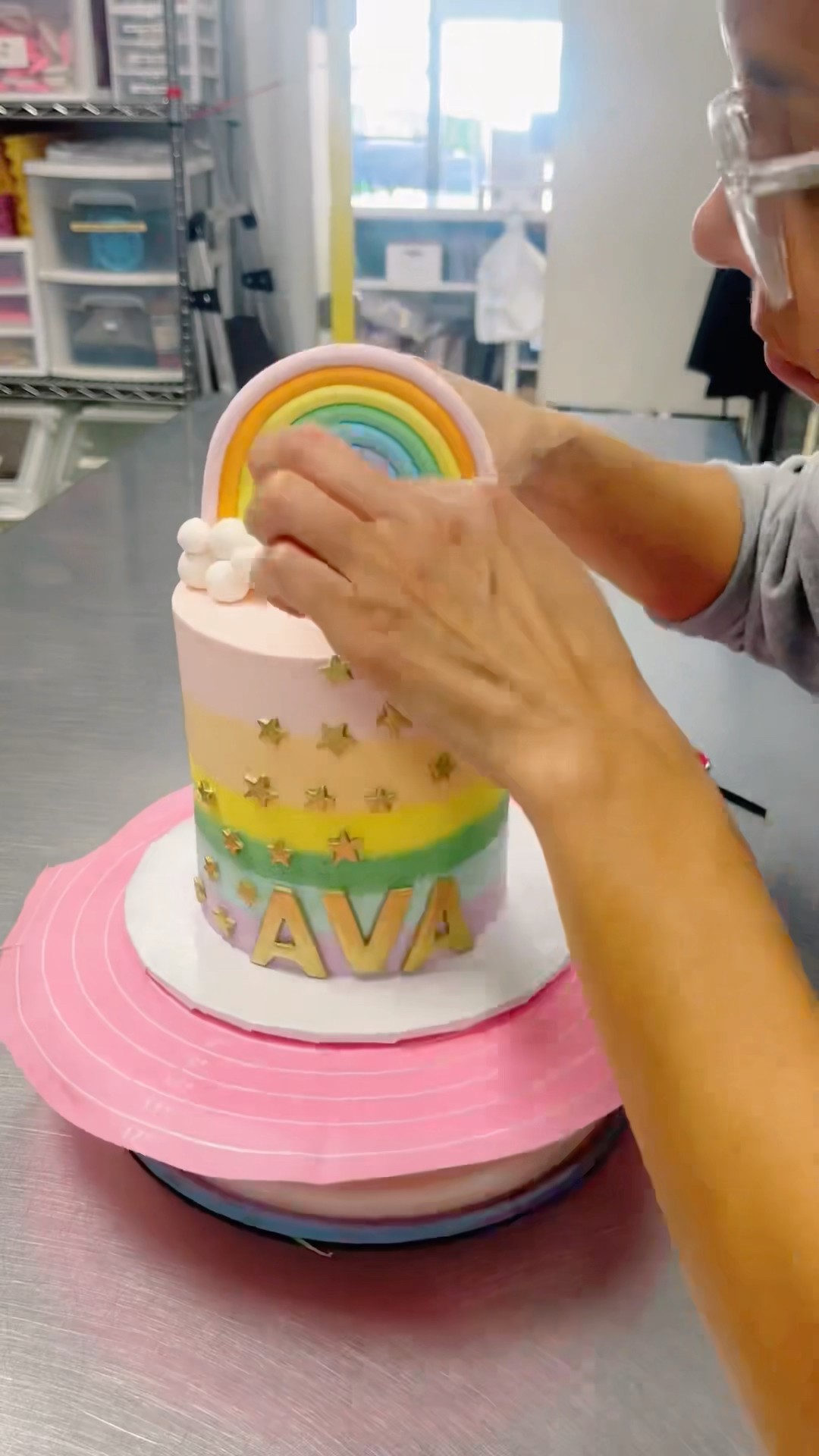 EASY RAINBOW CAKE #cake #cakedesign #cakedecorating #diy #easy #learning #rainbow