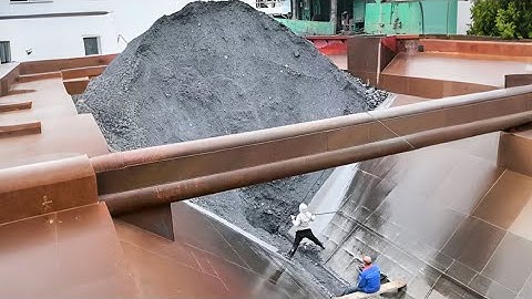 Barge Unloading 2800 Tons of Iron Ore - Full Video - Vlog of work on the barge