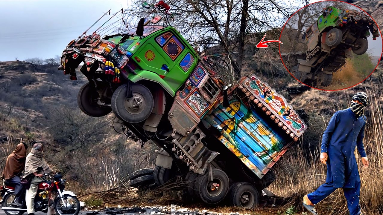 Load Damage Amazing Rebuilding Process of Heavy Load Damage Truck to get back on ...