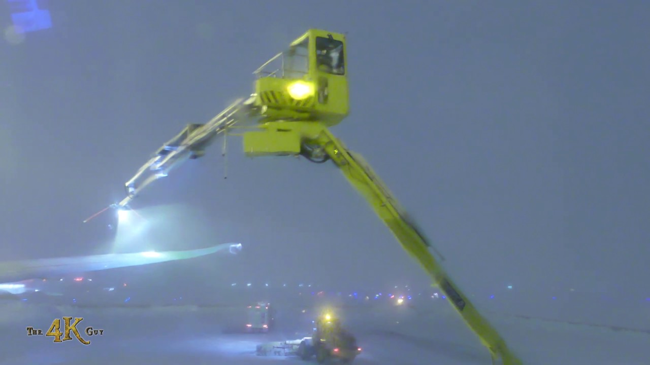 Flying out of YUL with de-icing in snow blizzard