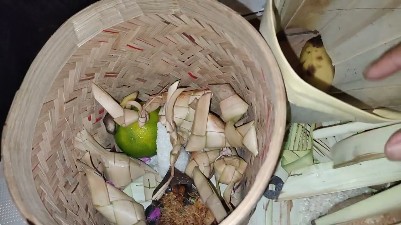 BANTEN PENYAMBUTAN UNTUK OTONAN ANAK BELUM KETUS GIGI