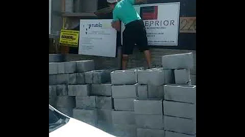 Qual a profissão do Felipe Prior?