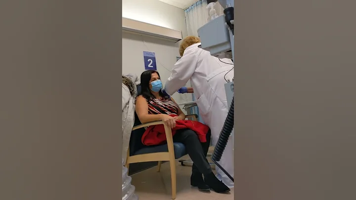 Anne Goldman receives the first dose of the COVID ...