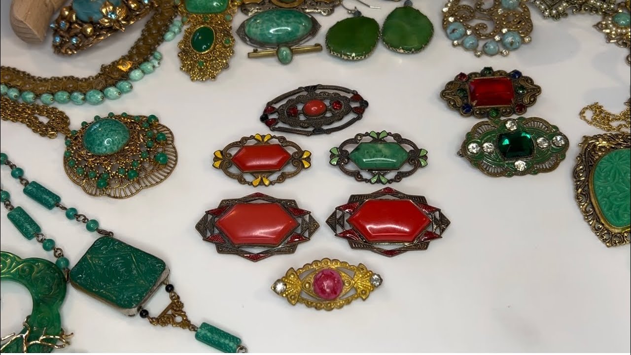 Ар-деко: чехословацкий вариант. Атрибуция. Стекло и ранний пластик. Имитации джадеита. Реставрация.